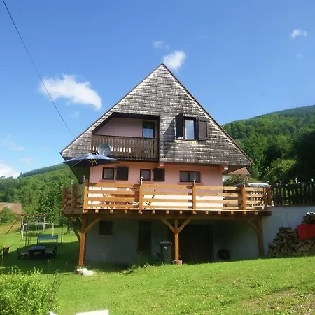 Comfortable Holiday With Fenced Garden In