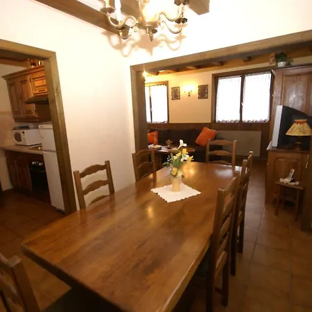Semesterbostad Comfortable Holiday With Fenced Garden In *