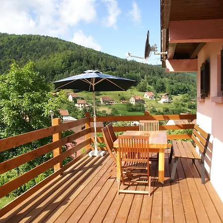 Comfortable Holiday With Fenced Garden In